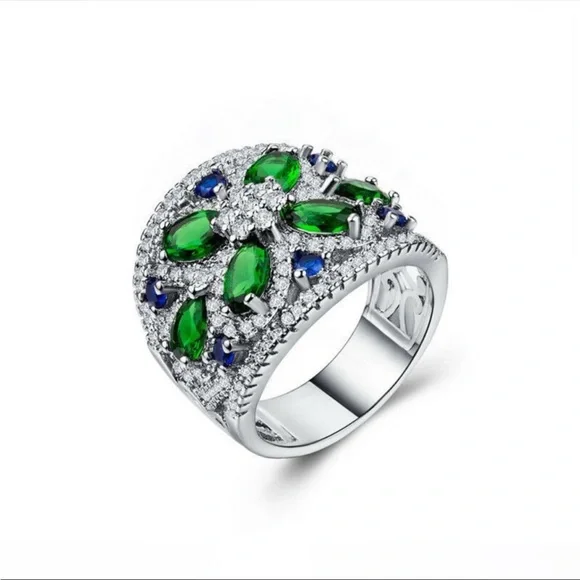 New Luxury 925 Silver  Emerald Diamond Party Ring New - Picture 3 of 5
